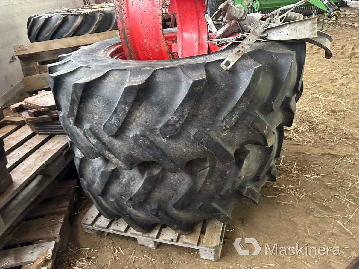 Dubbelmontage Michelin 16.9 R28 - Комплект колела: снимка 4 Dubbelmontage Michelin 16.9 R28 - Комплект колела: снимка 4
