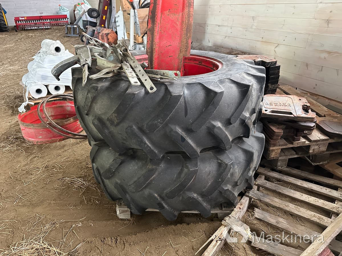 Dubbelmontage Michelin 16.9 R28 - Комплект колела: снимка 1 Dubbelmontage Michelin 16.9 R28 - Комплект колела: снимка 1