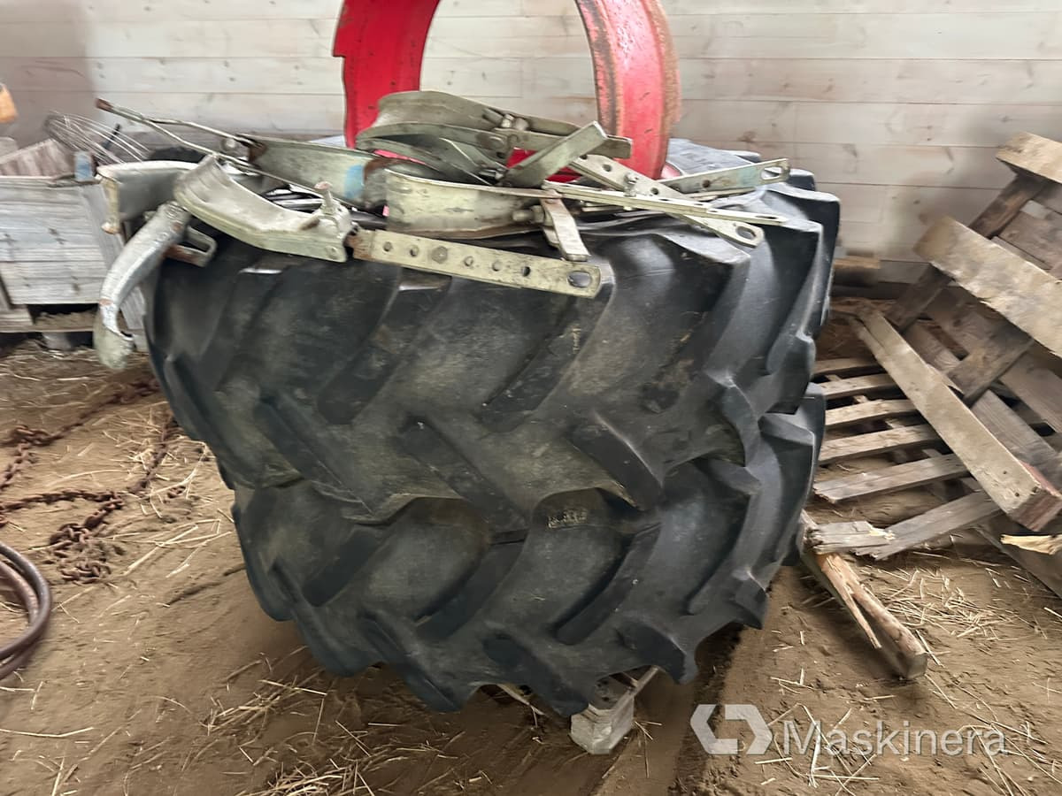 Dubbelmontage Michelin 16.9 R28 - Комплект колела: снимка 2 Dubbelmontage Michelin 16.9 R28 - Комплект колела: снимка 2