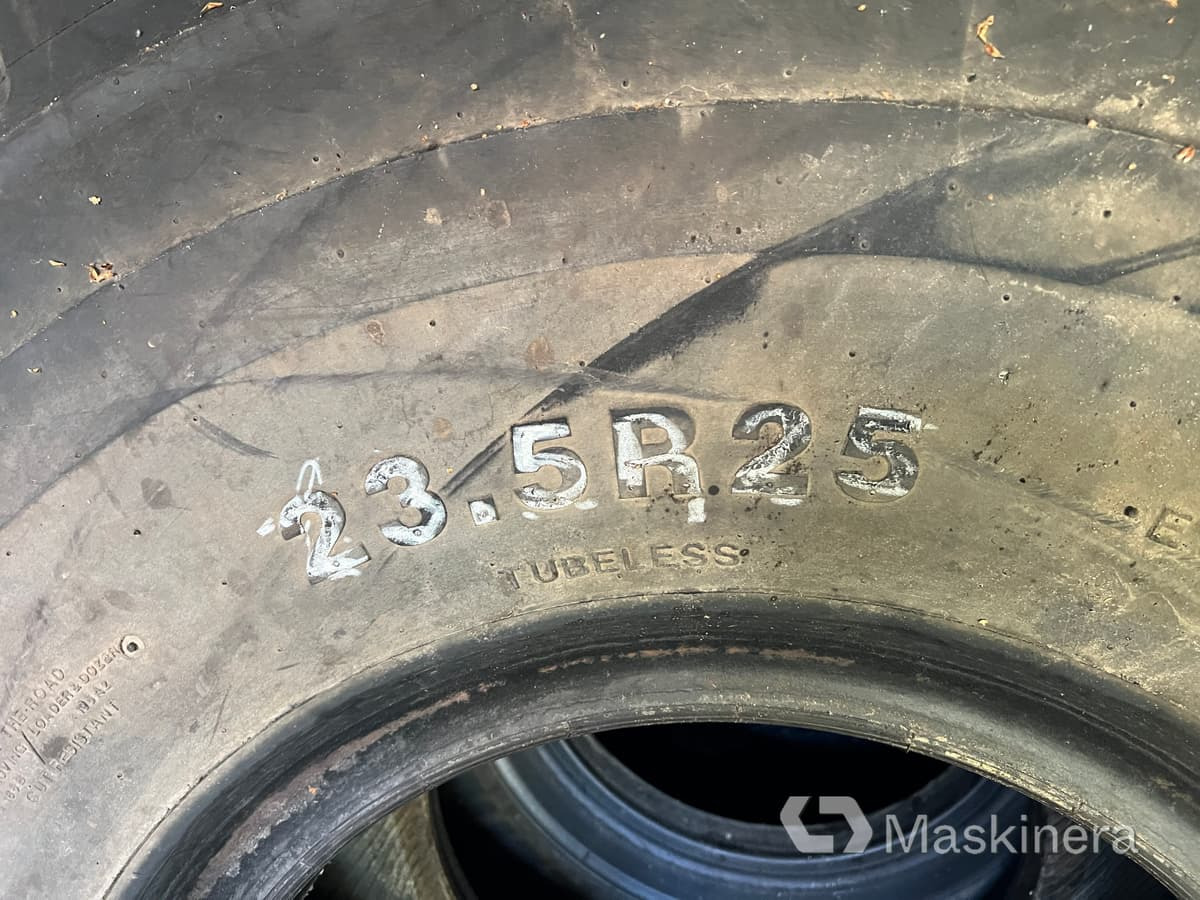 Entreprenaddäck BKT Earthmax 23,5R25 4 st - Гума за Строителна техника: снимка 4 Entreprenaddäck BKT Earthmax 23,5R25 4 st - Гума за Строителна техника: снимка 4