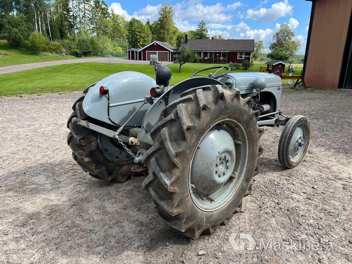 Ferguson TEA 20B Traktor Ferguson Grålle TEA 20B - Трактор: снимка 5 Ferguson TEA 20B Traktor Ferguson Grålle TEA 20B - Трактор: снимка 5