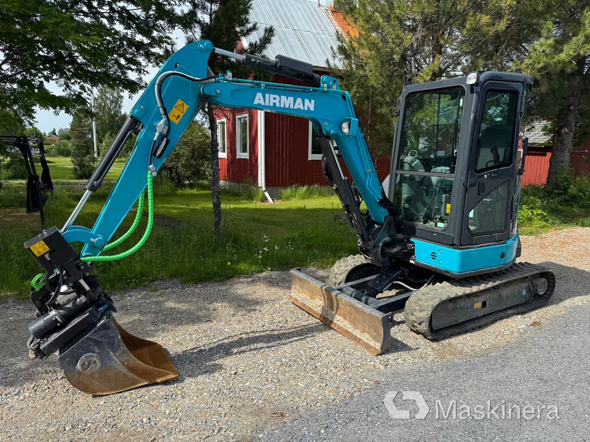 Grävmaskin Airman AX33u-7 med tillbehör - Верижен багер: снимка 1 Grävmaskin Airman AX33u-7 med tillbehör - Верижен багер: снимка 1