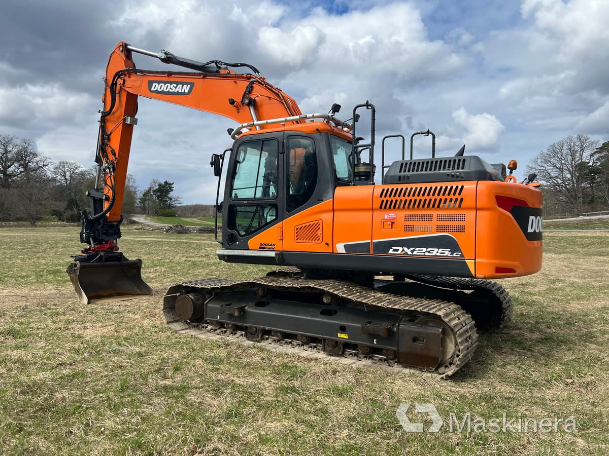 Grävmaskin Doosan DX235NLC-5 med grävsystem - Верижен багер: снимка 3 Grävmaskin Doosan DX235NLC-5 med grävsystem - Верижен багер: снимка 3