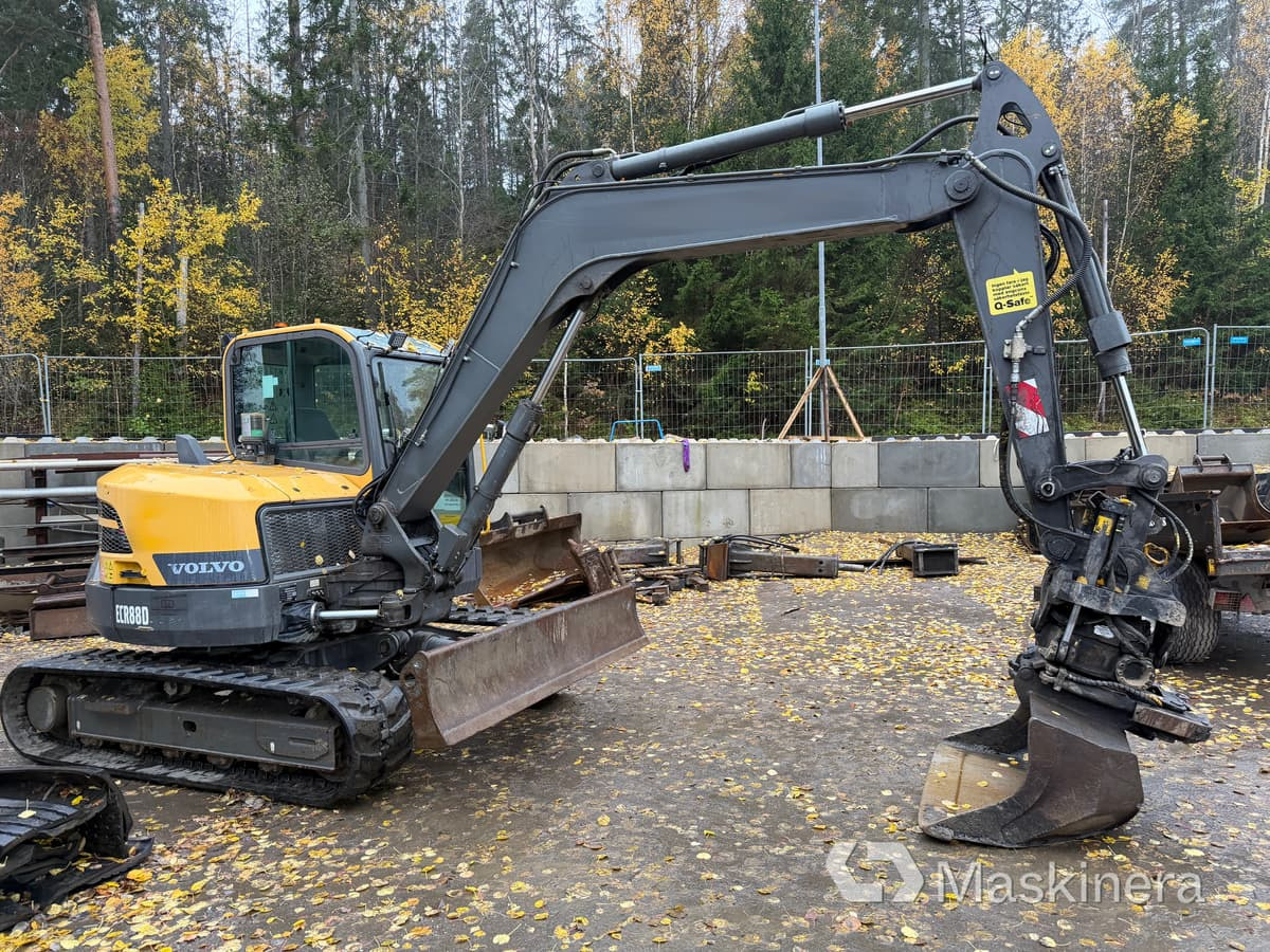 Grävmaskin Volvo ECR88D med tillbehör - Верижен багер: снимка 3 Grävmaskin Volvo ECR88D med tillbehör - Верижен багер: снимка 3