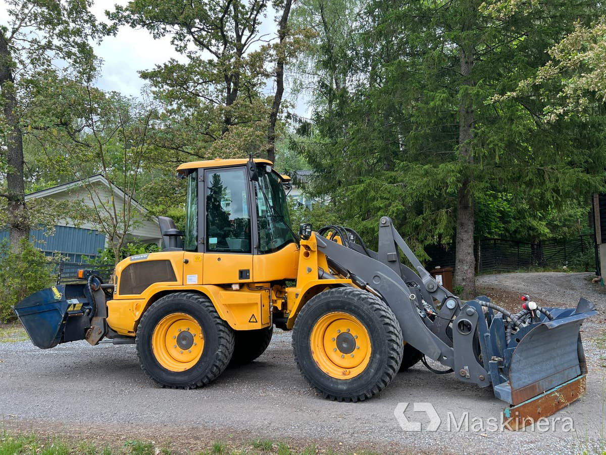Hjullastare Volvo L35G med tillbehör - Колесен товарач: снимка 4 Hjullastare Volvo L35G med tillbehör - Колесен товарач: снимка 4