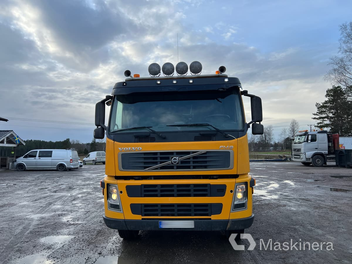 Lastbil Volvo FM9 380 för kompressor & borrigg - Бордови камион: снимка 2 Lastbil Volvo FM9 380 för kompressor & borrigg - Бордови камион: снимка 2