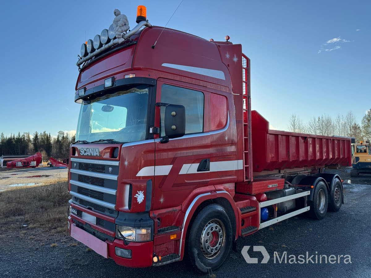 Lastväxlare Scania R144 6X2 med tre flak - Мултилифт с кука камион: снимка 1 Lastväxlare Scania R144 6X2 med tre flak - Мултилифт с кука камион: снимка 1