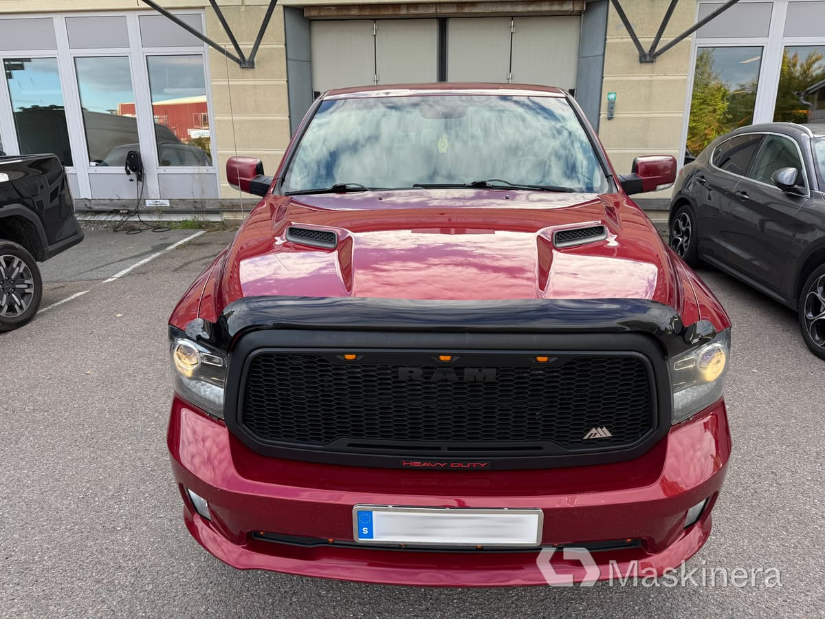 Pickup Dodge Ram 1500 Crew Cab 5.7L V8 HEMI - Малък ван: снимка 2 Pickup Dodge Ram 1500 Crew Cab 5.7L V8 HEMI - Малък ван: снимка 2