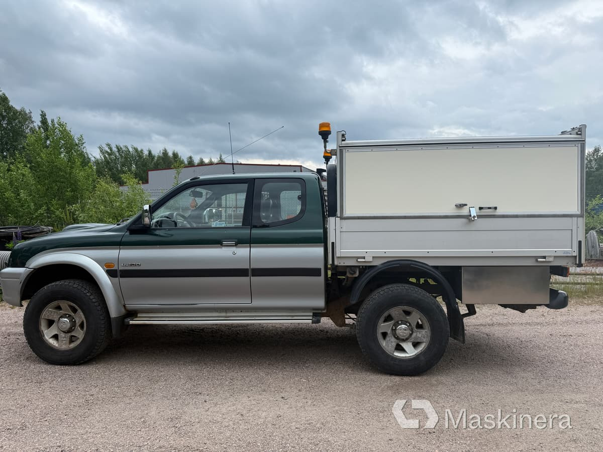Pickup med skåp Mitsubishi L200 Club Cab 2.5 4x4 - Малък ван: снимка 2 Pickup med skåp Mitsubishi L200 Club Cab 2.5 4x4 - Малък ван: снимка 2