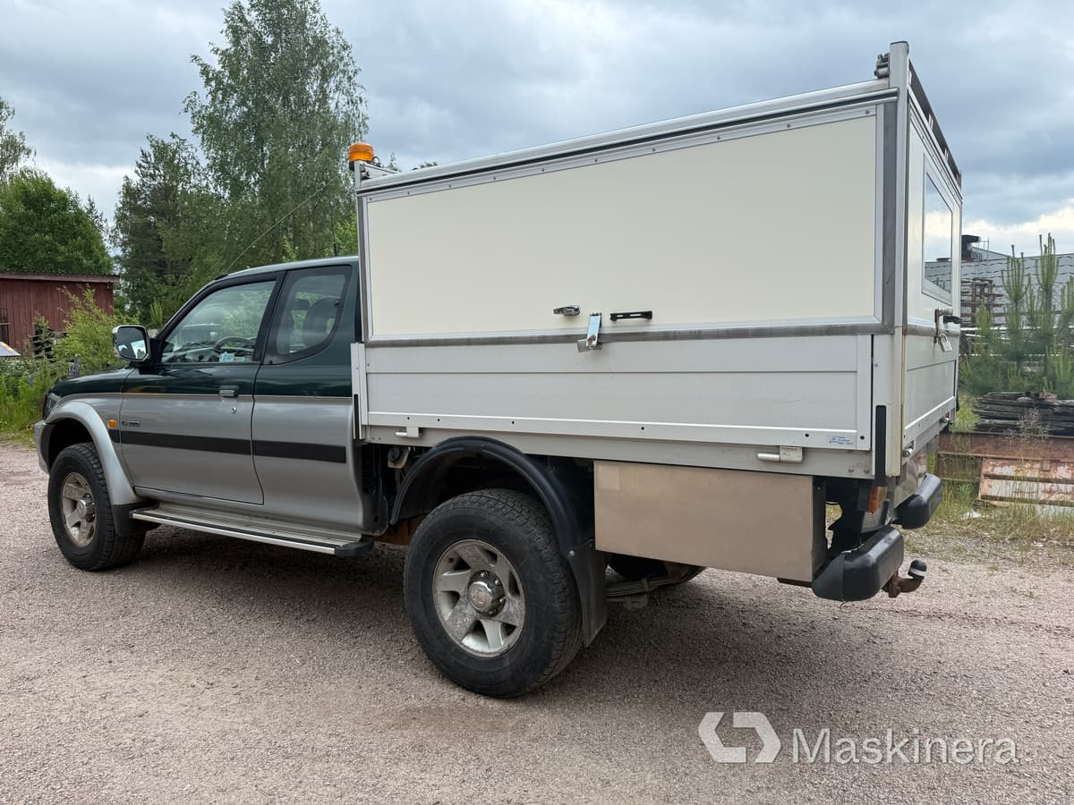 Pickup med skåp Mitsubishi L200 Club Cab 2.5 4x4 - Малък ван: снимка 3 Pickup med skåp Mitsubishi L200 Club Cab 2.5 4x4 - Малък ван: снимка 3