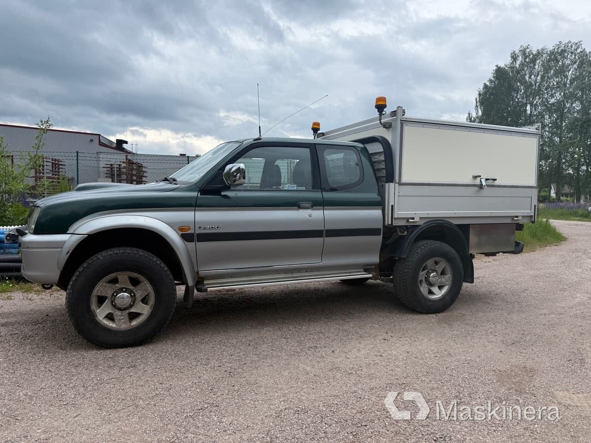 Pickup med skåp Mitsubishi L200 Club Cab 2.5 4x4 - Малък ван: снимка 1 Pickup med skåp Mitsubishi L200 Club Cab 2.5 4x4 - Малък ван: снимка 1