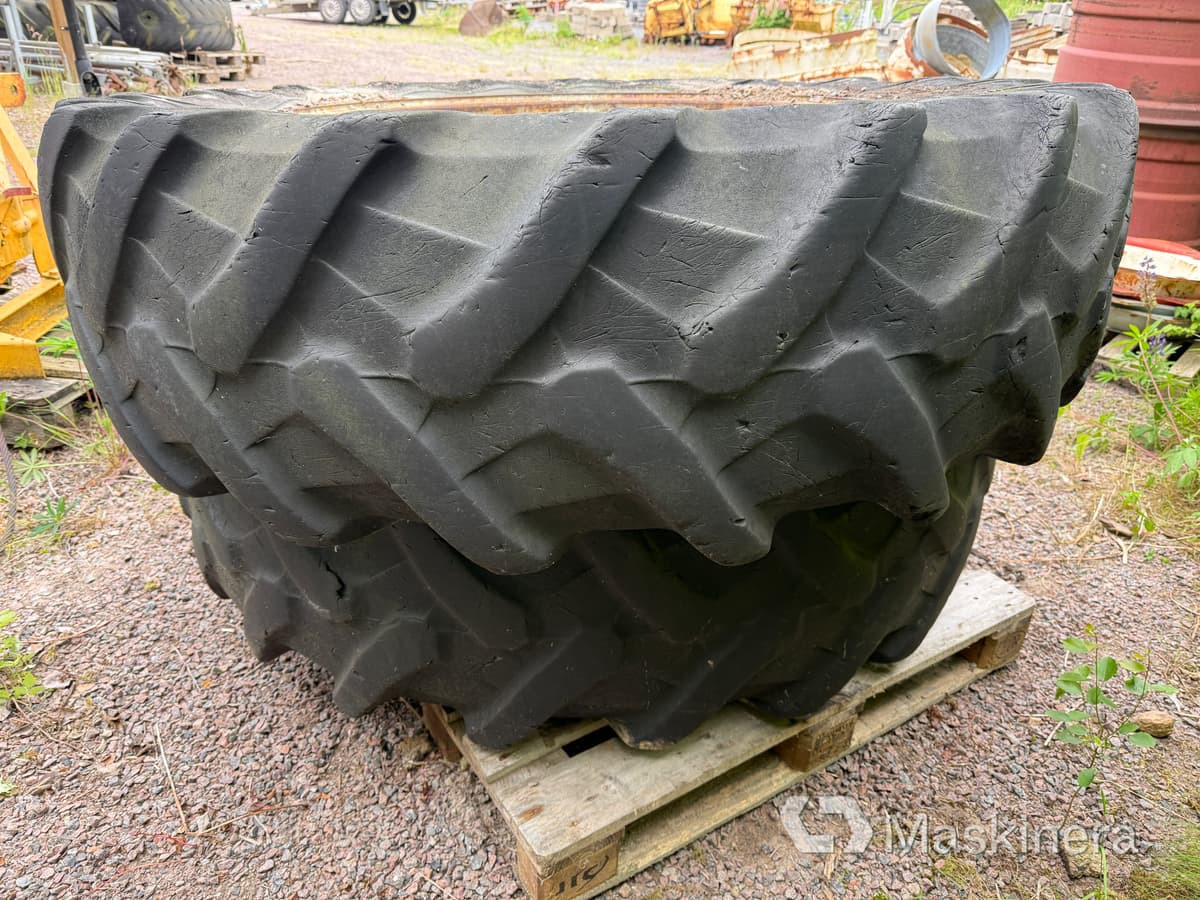 Pirelli 20.8 R 38 Traktordäck med Fälgbanor 20.8 R 38 - Комплект колела: снимка 5 Pirelli 20.8 R 38 Traktordäck med Fälgbanor 20.8 R 38 - Комплект колела: снимка 5