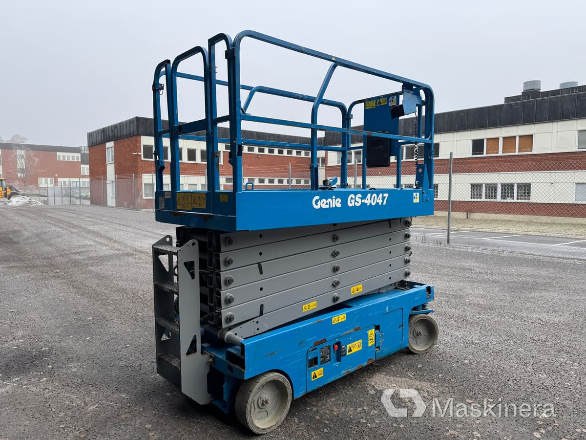 Saxlift Genie 4047 - Ножична работна платформа: снимка 1 Saxlift Genie 4047 - Ножична работна платформа: снимка 1
