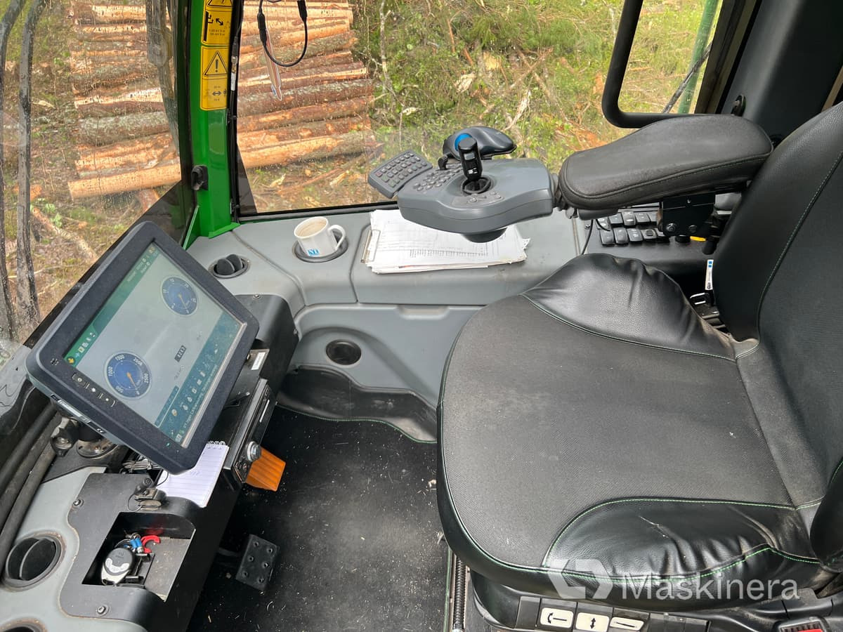 Форвардер Skotare John Deere 1910G: снимка 20 Форвардер Skotare John Deere 1910G: снимка 20