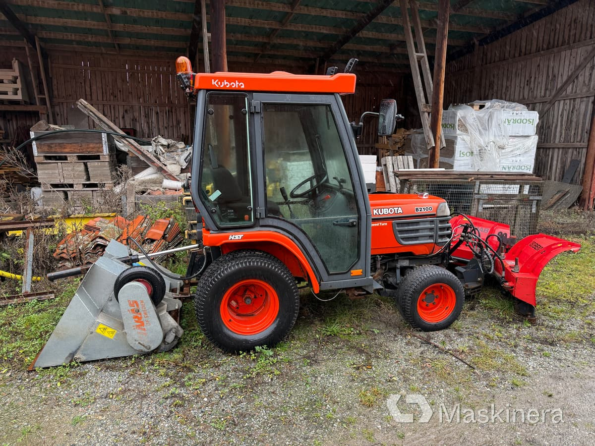 Traktor Kubota B2100 med Vikplog & Sandspridare - Трактор: снимка 2 Traktor Kubota B2100 med Vikplog & Sandspridare - Трактор: снимка 2
