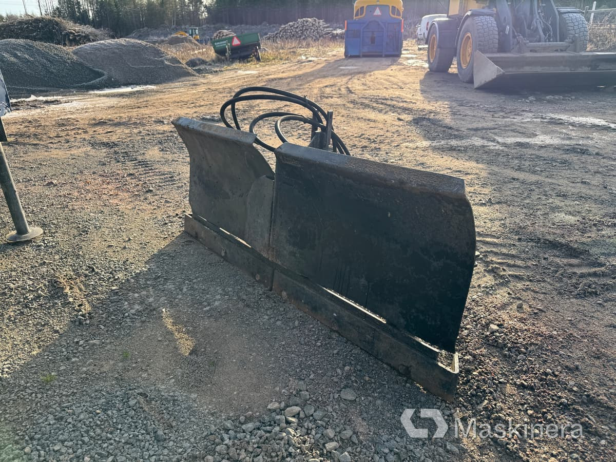 Vikplog / Snöblad 3-punktsfäste - Гребло за сняг: снимка 1 Vikplog / Snöblad 3-punktsfäste - Гребло за сняг: снимка 1