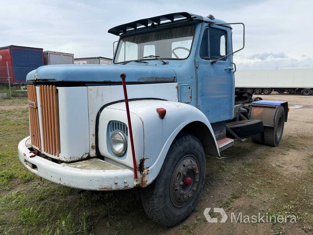 Lastbil Scania L 80 S 42 155 (Reparationsobjekt) - Влекач: снимка 1 Lastbil Scania L 80 S 42 155 (Reparationsobjekt) - Влекач: снимка 1