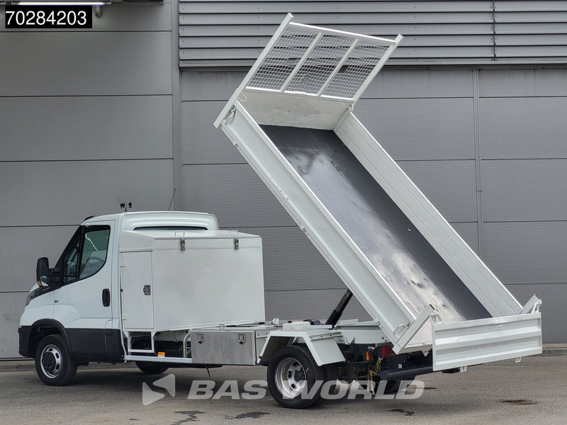 Iveco Daily 35C18 3.0L Automaat Kipper met Kist Dubbellucht 3,5t Trekhaak Cruise Euro6 Tipper Benne Kieper 2m3 Trekhaak Cruise control - Бус самосвал: снимка 3 Iveco Daily 35C18 3.0L Automaat Kipper met Kist Dubbellucht 3,5t Trekhaak Cruise Euro6 Tipper Benne Kieper 2m3 Trekhaak Cruise control - Бус самосвал: снимка 3