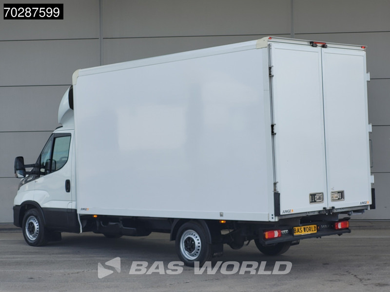 Iveco Daily 35S16 Automaat Bakwagen Achterdeuren Airco Camera Euro6 Meubelbak Koffer 21m3 Airco - Лекотоварен автомобил фургон: снимка 2 Iveco Daily 35S16 Automaat Bakwagen Achterdeuren Airco Camera Euro6 Meubelbak Koffer 21m3 Airco - Лекотоварен автомобил фургон: снимка 2