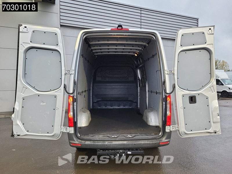 Mercedes-Benz Sprinter 315 CDI Special Edition Automaat L2H2 Trekhaak 150PK Airco Camera Parkeersensoren MBUX CarPlay Euro6 L2 12m3 Airco - Малък ван: снимка 3 Mercedes-Benz Sprinter 315 CDI Special Edition Automaat L2H2 Trekhaak 150PK Airco Camera Parkeersensoren MBUX CarPlay Euro6 L2 12m3 Airco - Малък ван: снимка 3