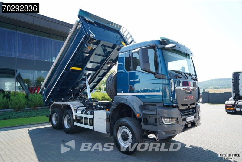 MAN TGS 33.480 TGS 6X6 11m3 KH-3-Way Kipper 6x6 Steel Suspension Automatic Big-Axle Euro 6 - Самосвал камион: снимка 5 MAN TGS 33.480 TGS 6X6 11m3 KH-3-Way Kipper 6x6 Steel Suspension Automatic Big-Axle Euro 6 - Самосвал камион: снимка 5
