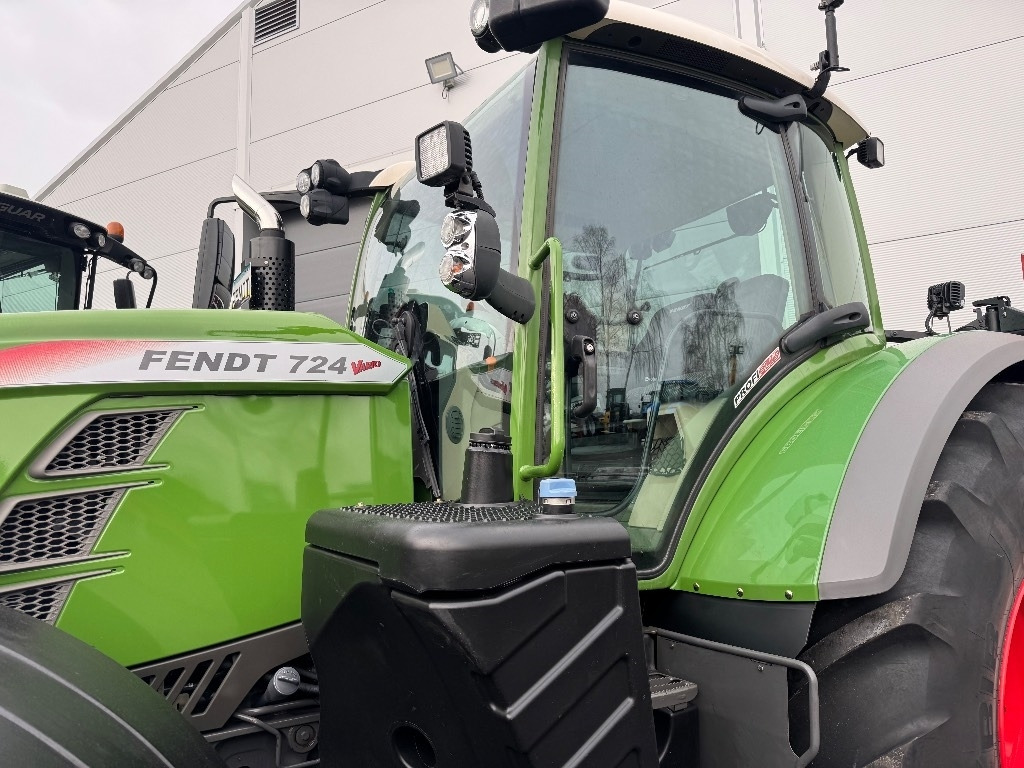 Fendt 724 S4 Profi Plus - Трактор: снимка 4 Fendt 724 S4 Profi Plus - Трактор: снимка 4