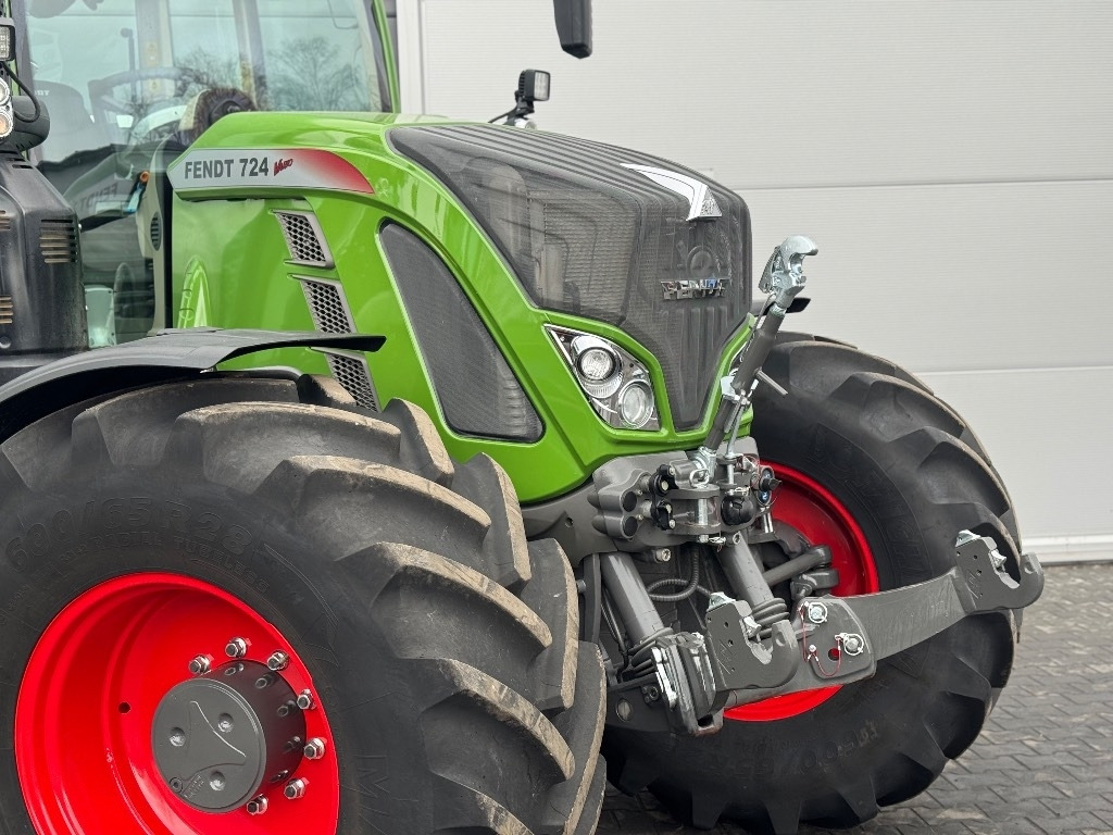 Fendt 724 S4 Profi Plus - Трактор: снимка 3 Fendt 724 S4 Profi Plus - Трактор: снимка 3