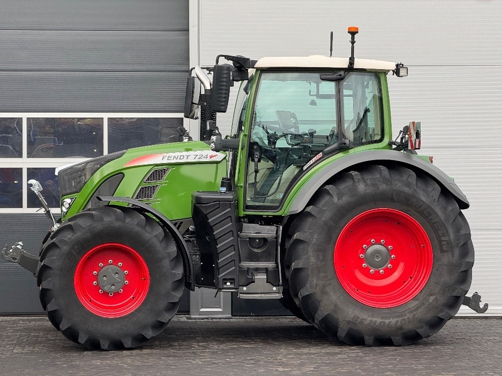 Fendt 724 S4 Profi Plus - Трактор: снимка 5 Fendt 724 S4 Profi Plus - Трактор: снимка 5
