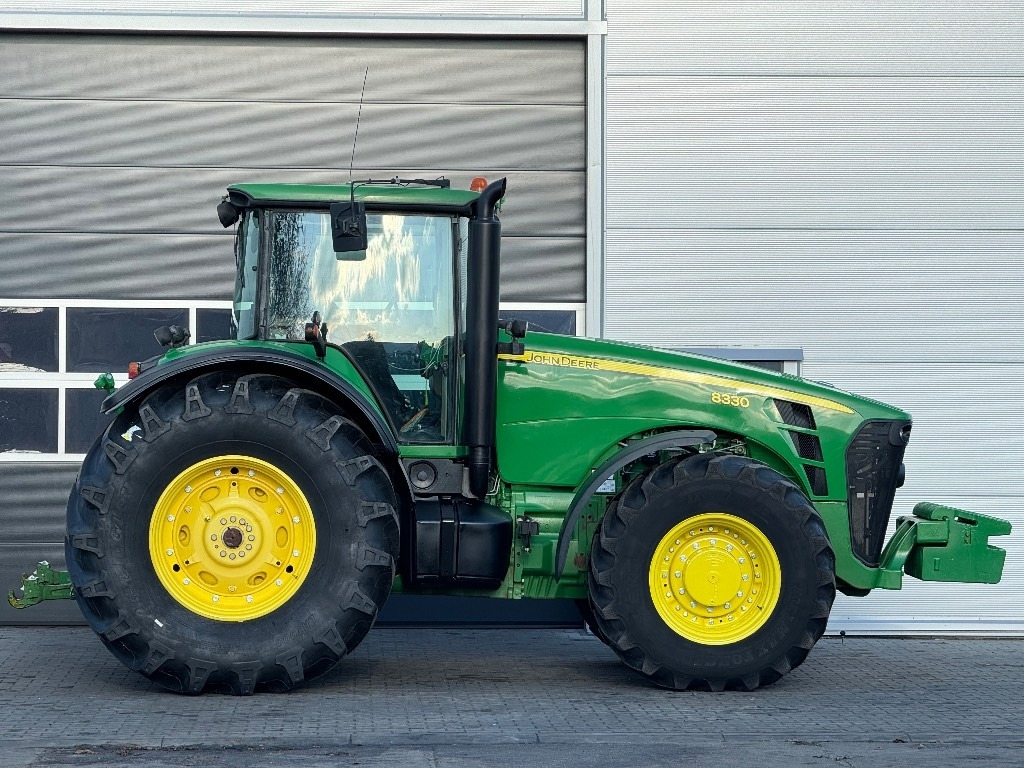 John Deere 8330 AutoPower - Трактор: снимка 4 John Deere 8330 AutoPower - Трактор: снимка 4