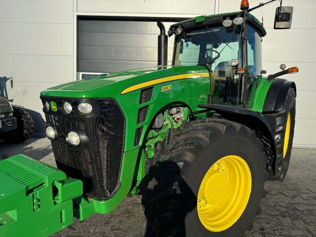 John Deere 8330 AutoPower - Трактор: снимка 3 John Deere 8330 AutoPower - Трактор: снимка 3