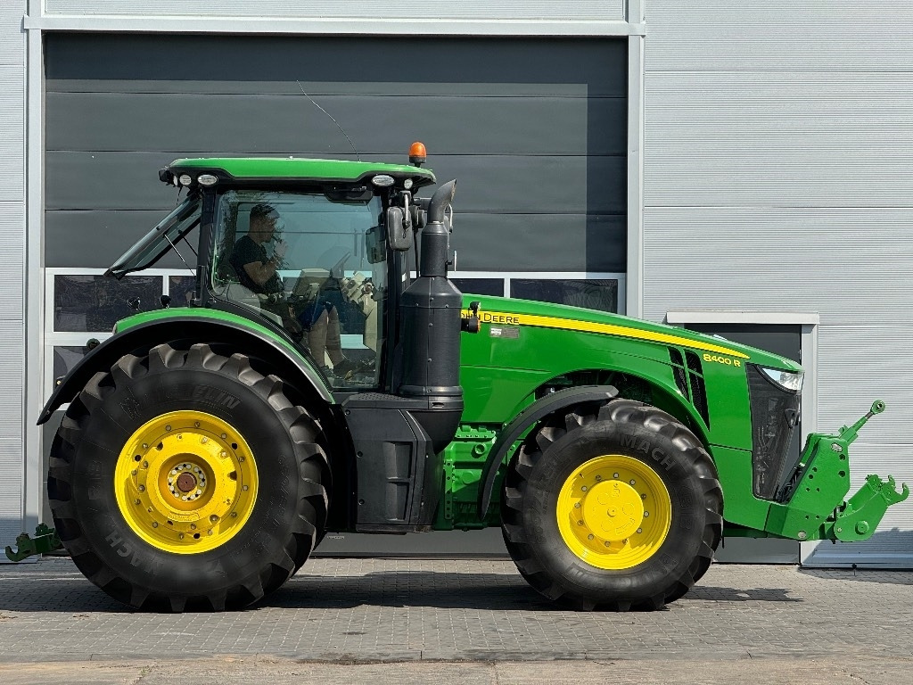 John Deere 8400 R - Трактор: снимка 3 John Deere 8400 R - Трактор: снимка 3