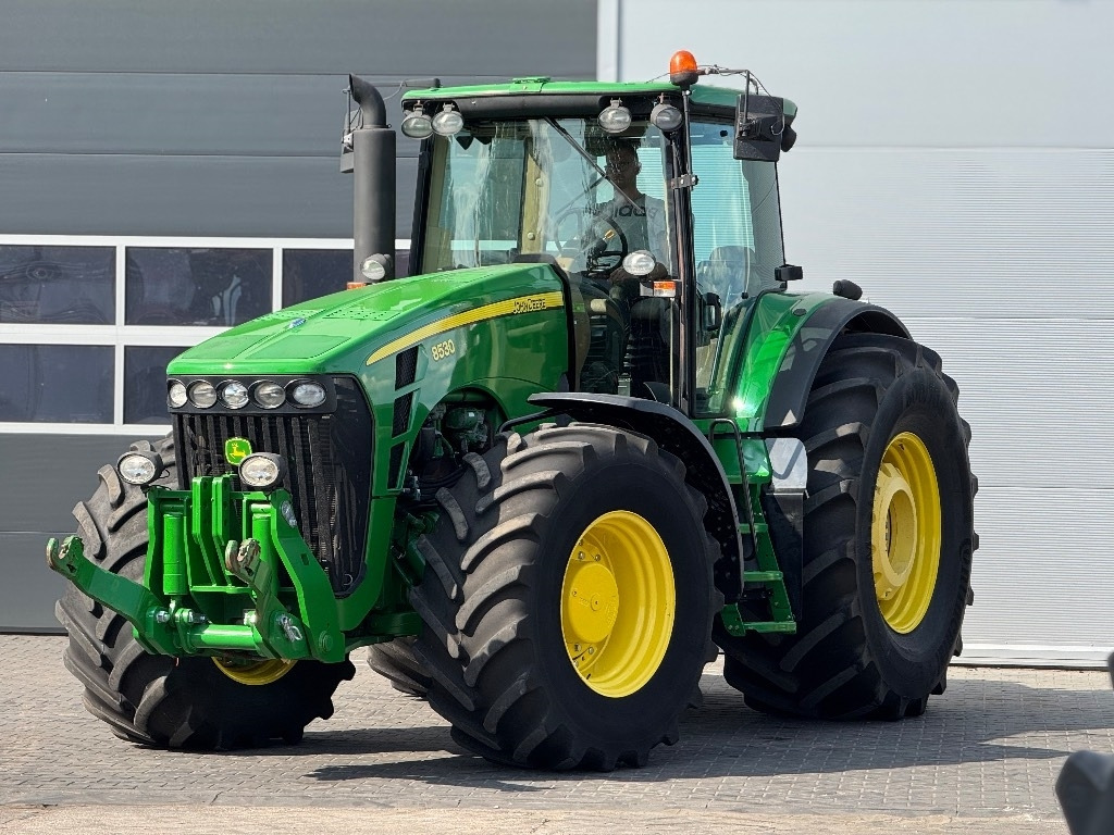John Deere 8530 AutoPower - Трактор: снимка 2 John Deere 8530 AutoPower - Трактор: снимка 2