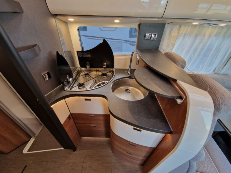 Нови Интегриран кемпер Carthago Carthago C2 Tourer I Mercedes 145 RB-LE: снимка 9 Нови Интегриран кемпер Carthago Carthago C2 Tourer I Mercedes 145 RB-LE: снимка 9