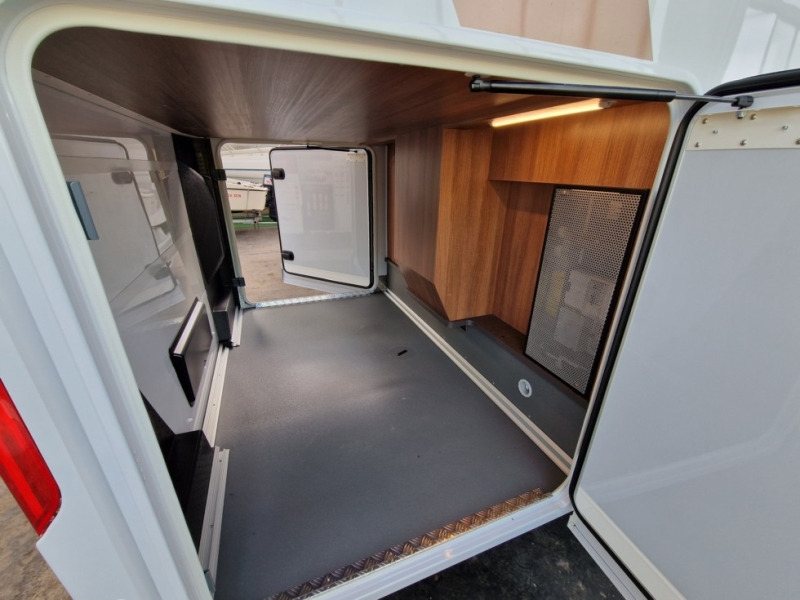 Нови Интегриран кемпер Carthago Carthago C2 Tourer I Mercedes 145 RB-LE: снимка 15 Нови Интегриран кемпер Carthago Carthago C2 Tourer I Mercedes 145 RB-LE: снимка 15