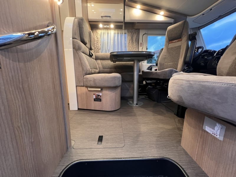Carthago c1-tourer I 141 KB-LE Lightweight 3.5t - Интегриран кемпер: снимка 4 Carthago c1-tourer I 141 KB-LE Lightweight 3.5t - Интегриран кемпер: снимка 4