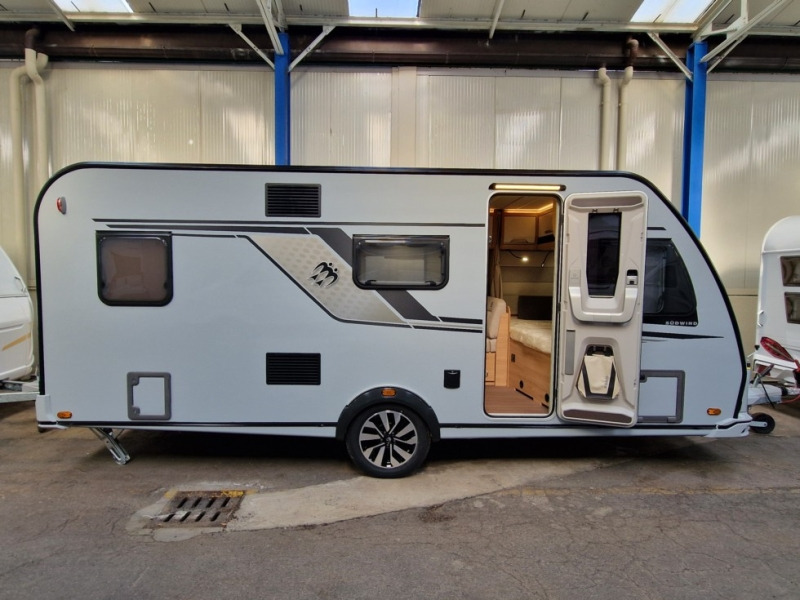 Knaus Sudwind 500 QDK 60° Years - Каравана: снимка 2 Knaus Sudwind 500 QDK 60° Years - Каравана: снимка 2