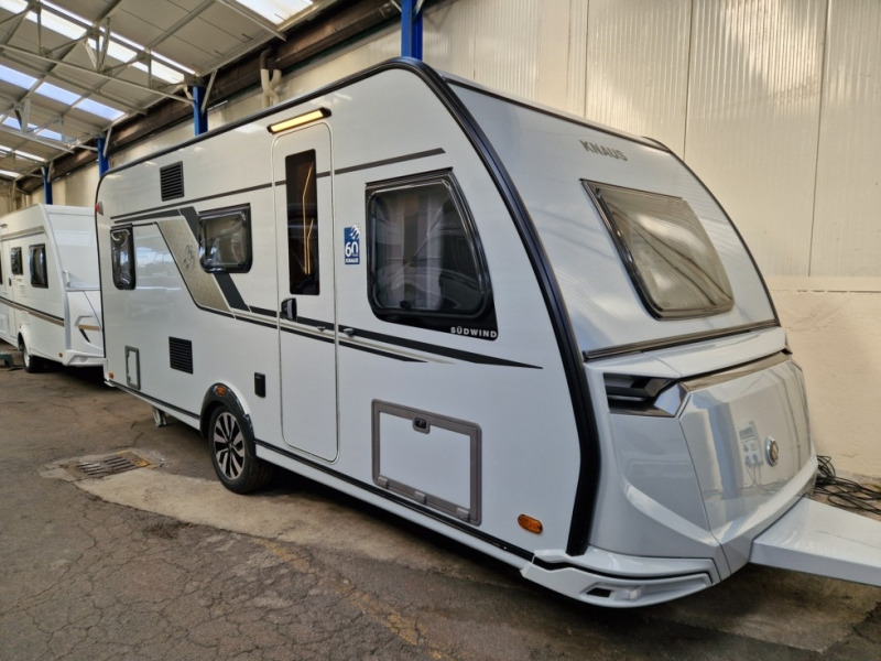 Knaus Sudwind 500 QDK 60° Years - Каравана: снимка 1 Knaus Sudwind 500 QDK 60° Years - Каравана: снимка 1