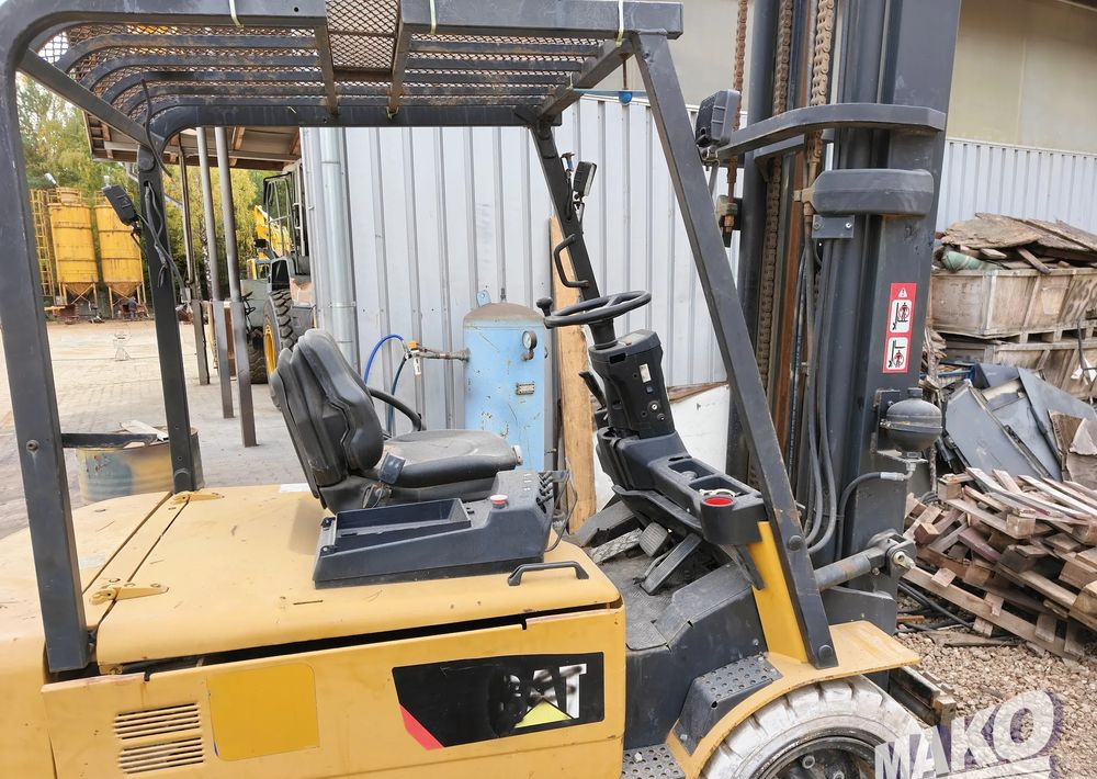 Caterpillar EP35K-PAC - Електрокар: снимка 3 Caterpillar EP35K-PAC - Електрокар: снимка 3