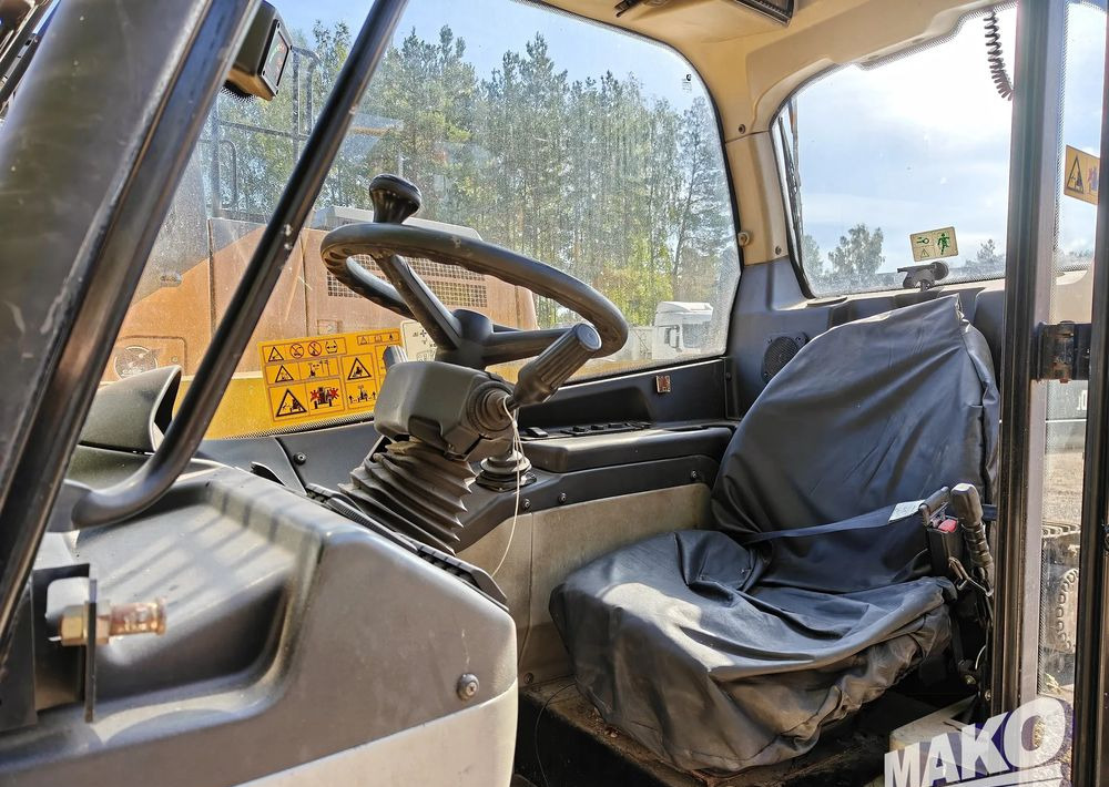 Телескопичен товарач Caterpillar TH407: снимка 8