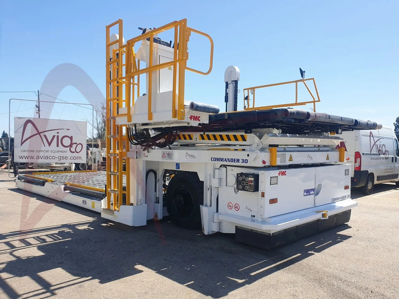 FMC COMMANDER 30 - Товарач на контейнери/ Палети: снимка 1 FMC COMMANDER 30 - Товарач на контейнери/ Палети: снимка 1