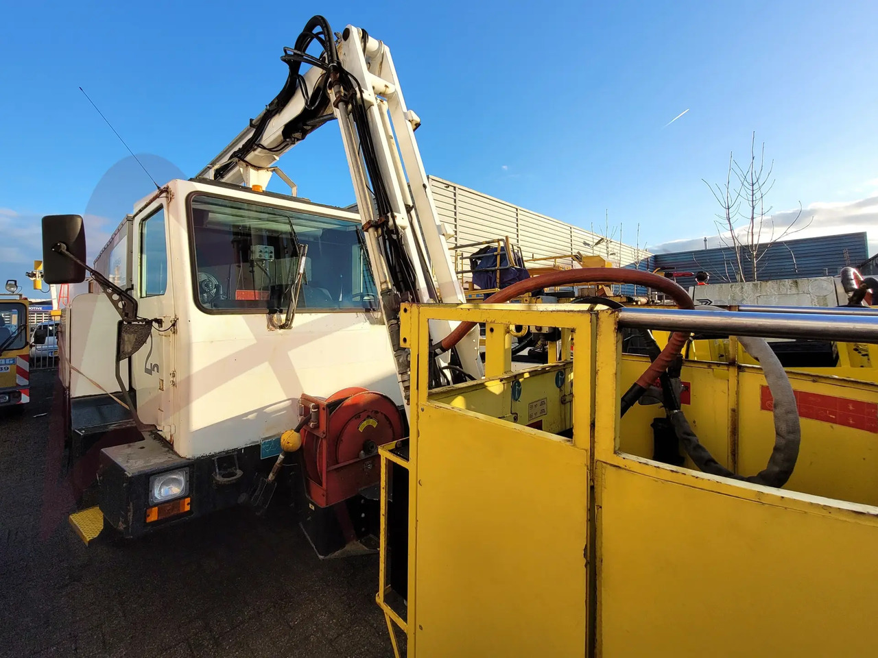 FMC TEMPEST 2 - Размразител на самолети: снимка 2 FMC TEMPEST 2 - Размразител на самолети: снимка 2