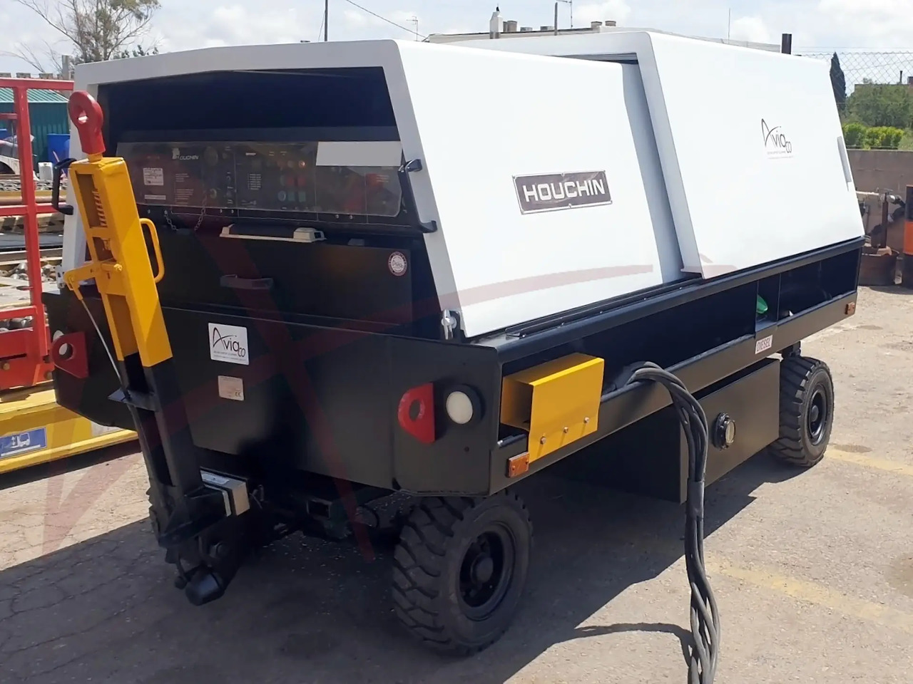 HOUCHIN C690 28 - Наземно съоръжение за електрозахранване: снимка 1 HOUCHIN C690 28 - Наземно съоръжение за електрозахранване: снимка 1