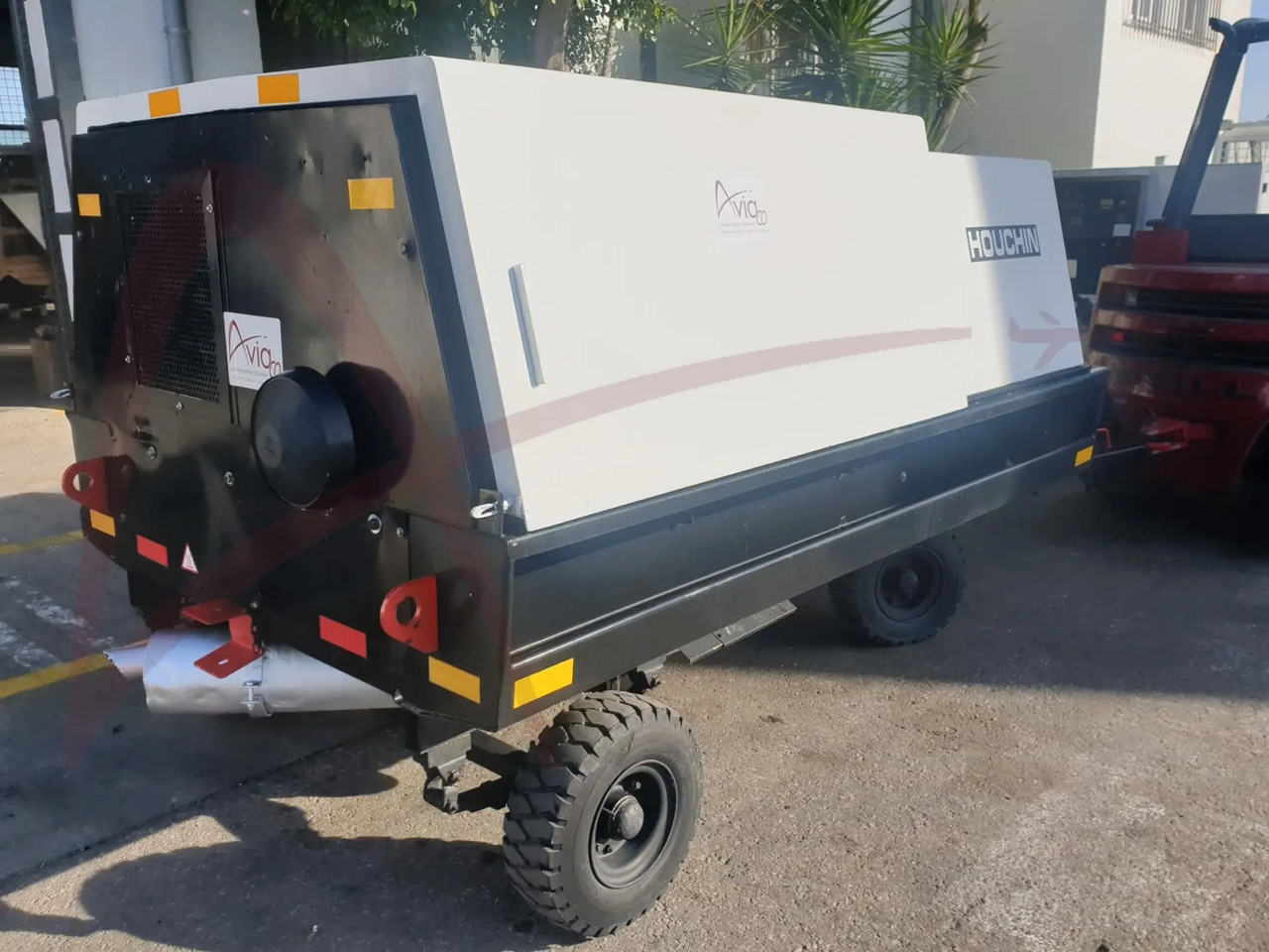 HOUCHIN D690 SV - Наземно съоръжение за електрозахранване: снимка 1 HOUCHIN D690 SV - Наземно съоръжение за електрозахранване: снимка 1