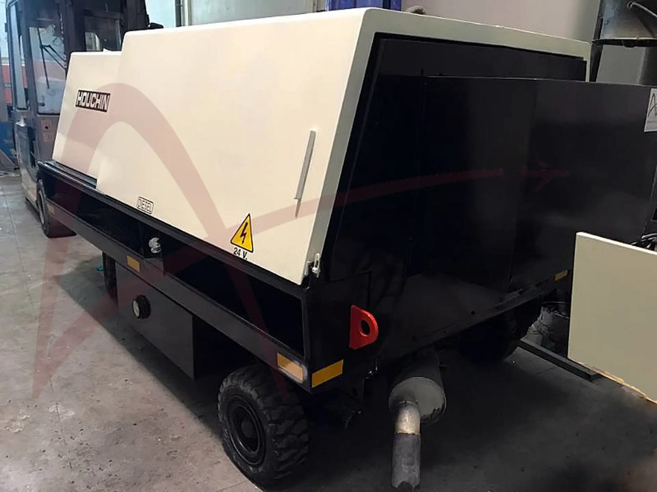 HOUCHIN D690DV - Наземно съоръжение за електрозахранване: снимка 3 HOUCHIN D690DV - Наземно съоръжение за електрозахранване: снимка 3