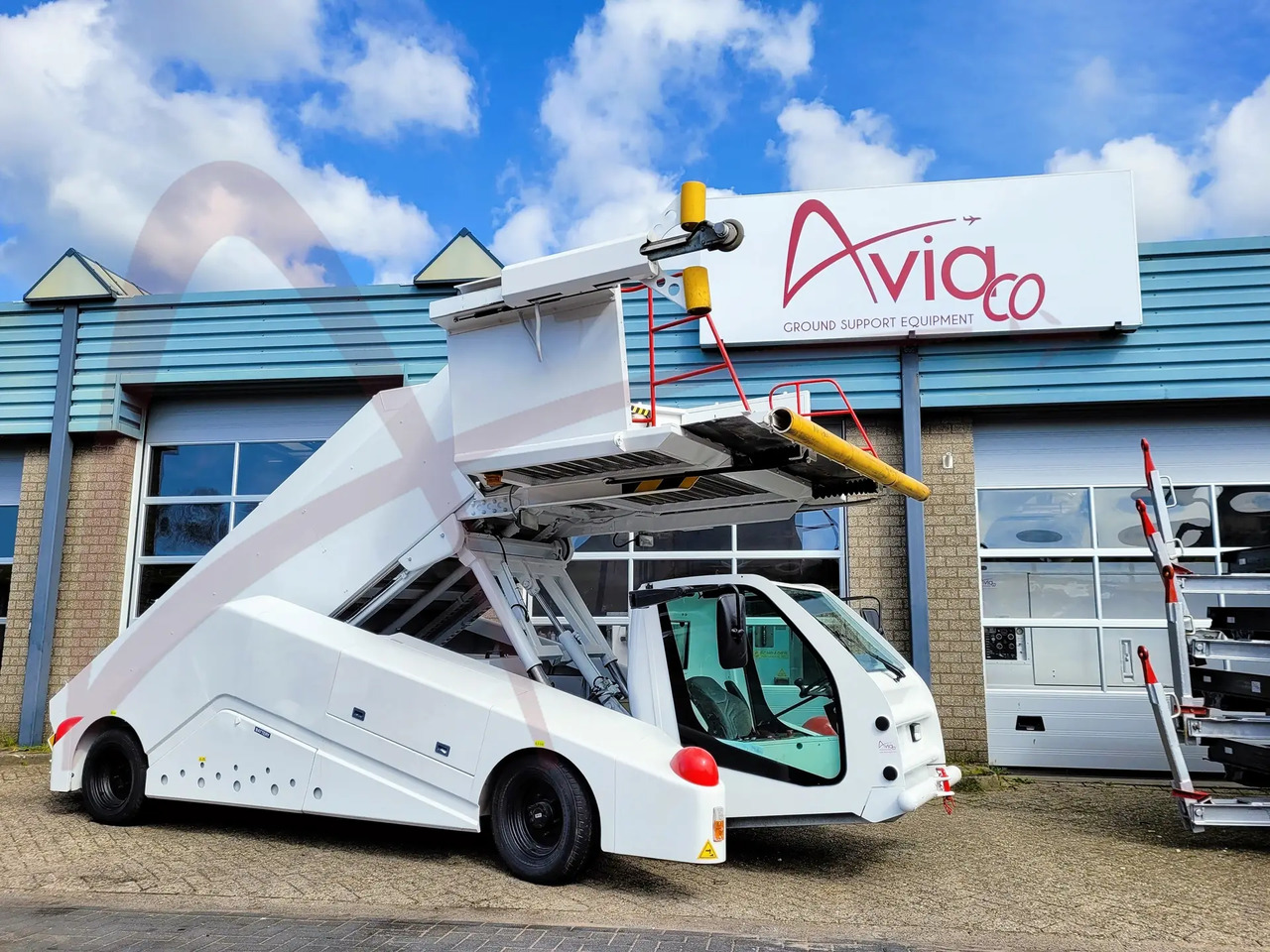 KAHLBACHER JET-STEP 180/420 - Пътническа стълба: снимка 1 KAHLBACHER JET-STEP 180/420 - Пътническа стълба: снимка 1