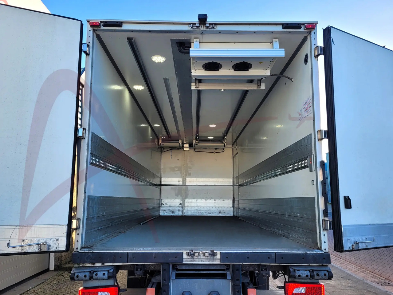 SCANIA SCANIA P250 - Рефрижератор камион: снимка 3 SCANIA SCANIA P250 - Рефрижератор камион: снимка 3