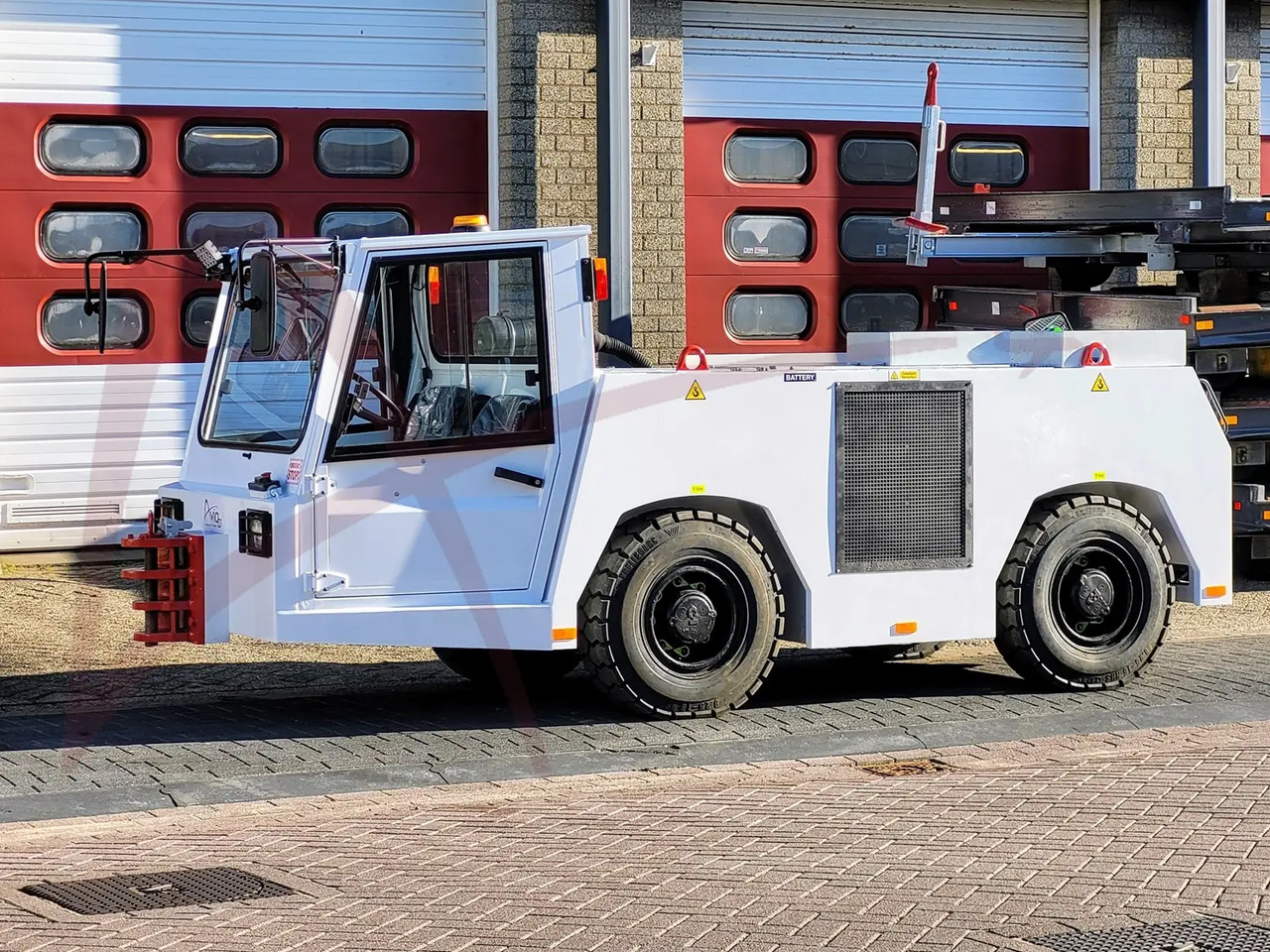 TLD TMX-100 - Влекач на самолети: снимка 1 TLD TMX-100 - Влекач на самолети: снимка 1