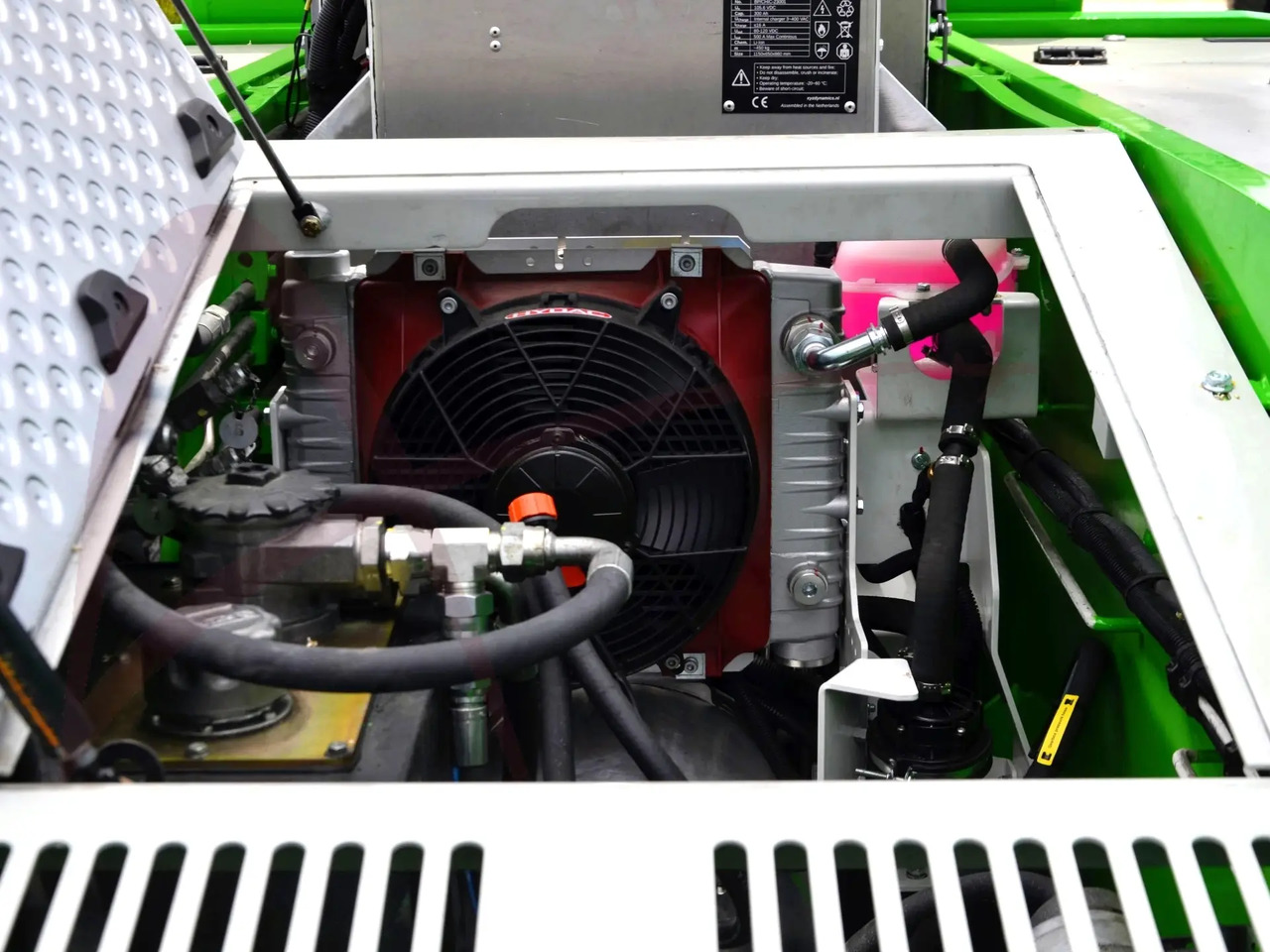 TLD TMX-150/12 Electric - Влекач на самолети: снимка 3 TLD TMX-150/12 Electric - Влекач на самолети: снимка 3