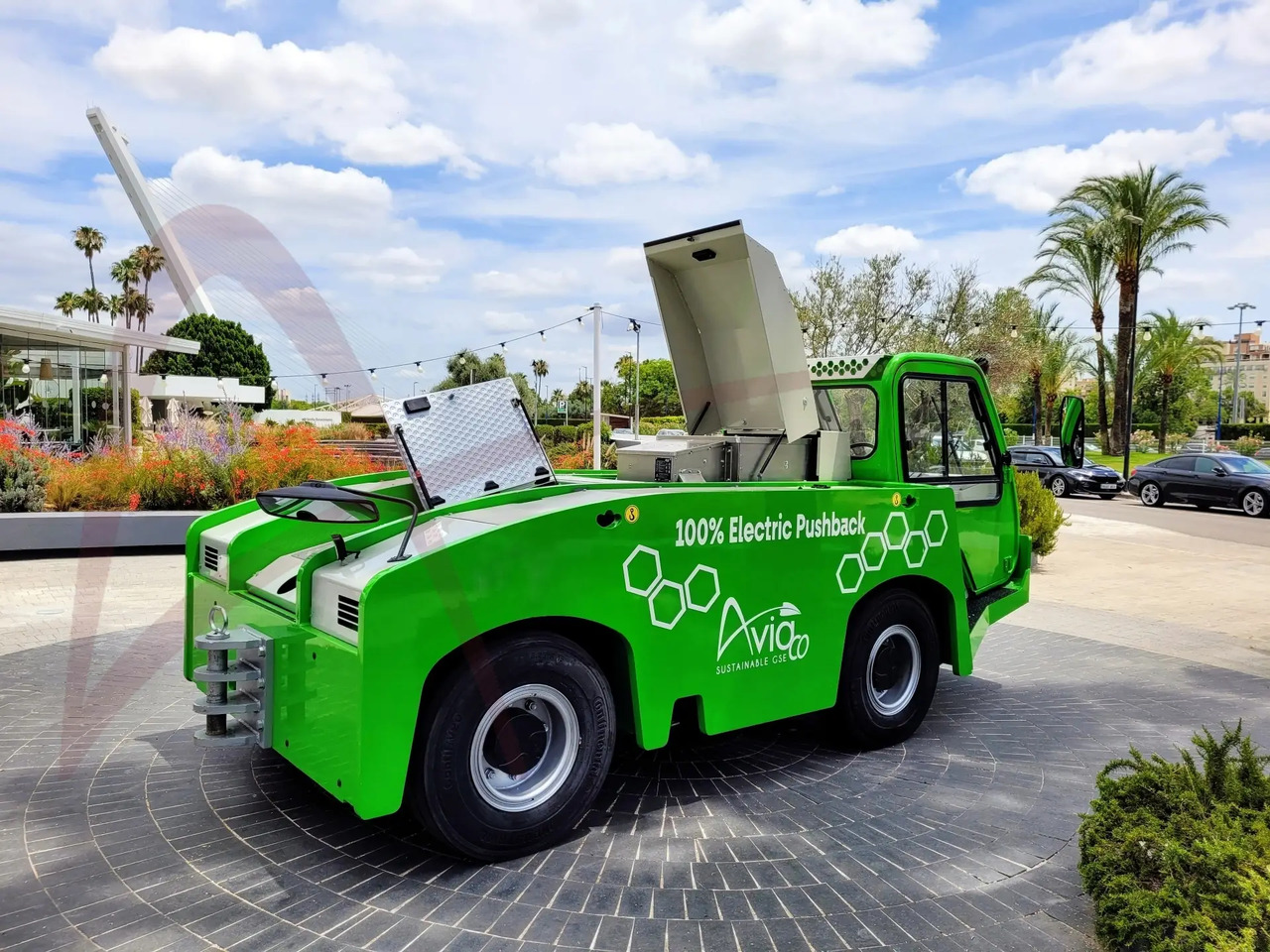 TLD TMX-150/12 Electric - Влекач на самолети: снимка 2 TLD TMX-150/12 Electric - Влекач на самолети: снимка 2