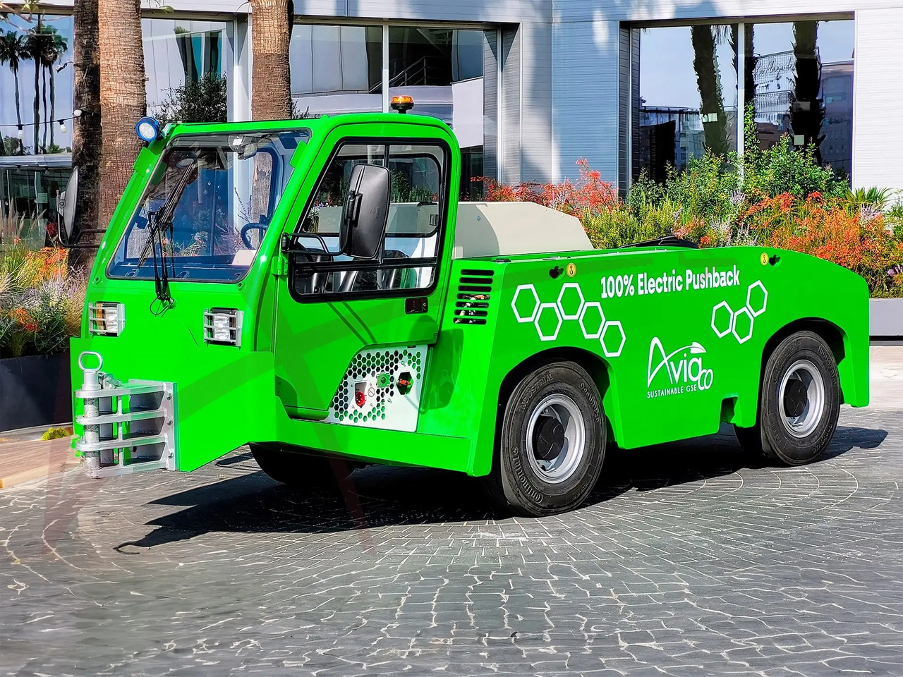 TLD TMX-150/12 Electric - Влекач на самолети: снимка 1 TLD TMX-150/12 Electric - Влекач на самолети: снимка 1